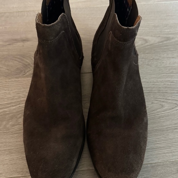 Ben Sherman Monroe Chelsea Boots in Brown Suede main image 5